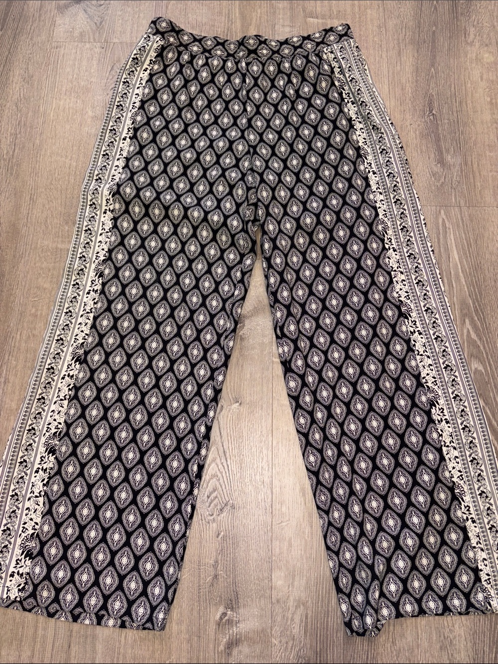 Braeve Black Printed Wide-Leg Pants with Cream Border